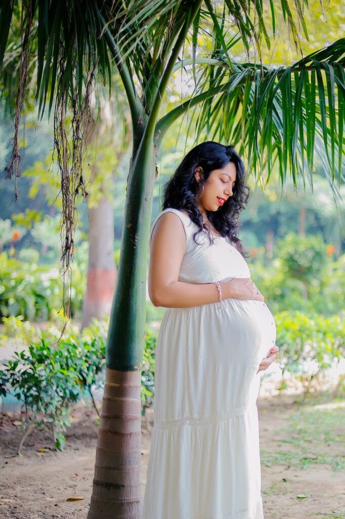 Maternity photoshoot of a pregnant woman outdoors.